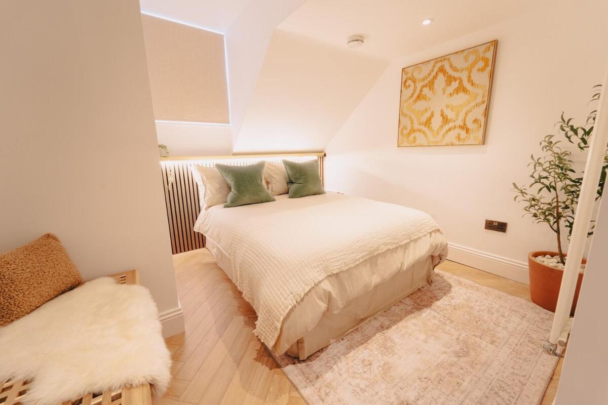 Elegant Hideaway Centre,1 Bed Flat, 3rd Floor * Бат