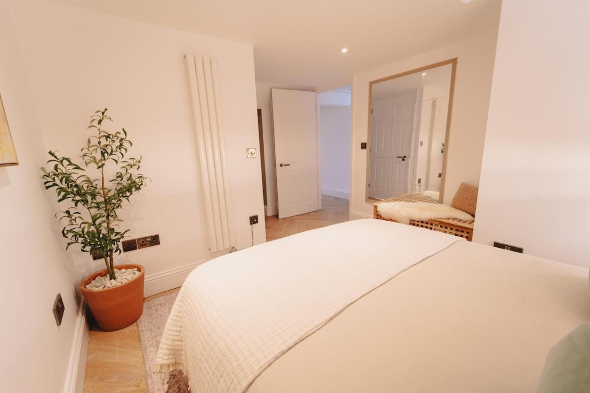 Elegant Hideaway Centre,1 Bed Flat, 3rd Floor Бат