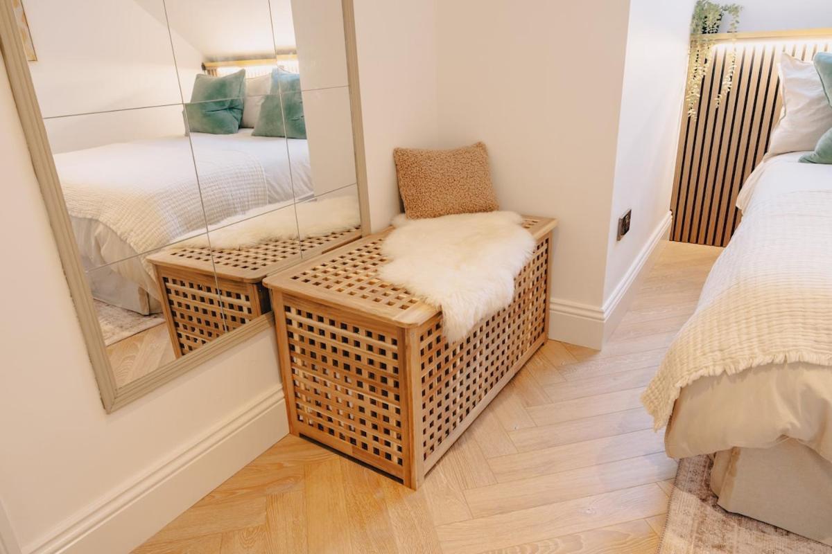 Elegant Hideaway Centre,1 Bed Flat, 3rd Floor Bath